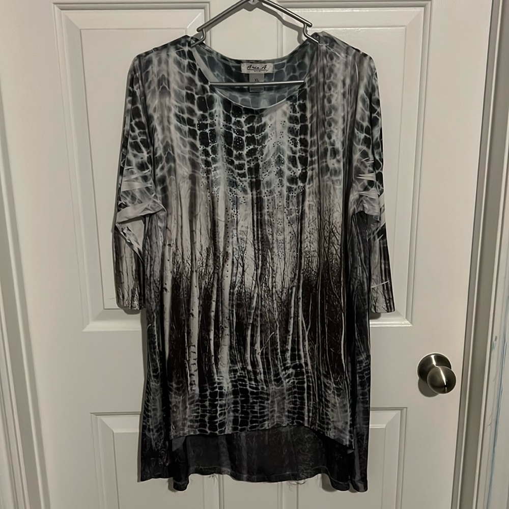 Like new Aris. A tunic.